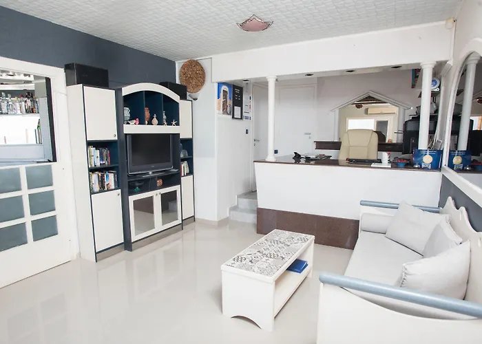 Korifi - Jr Adults Only Χερσόνησος